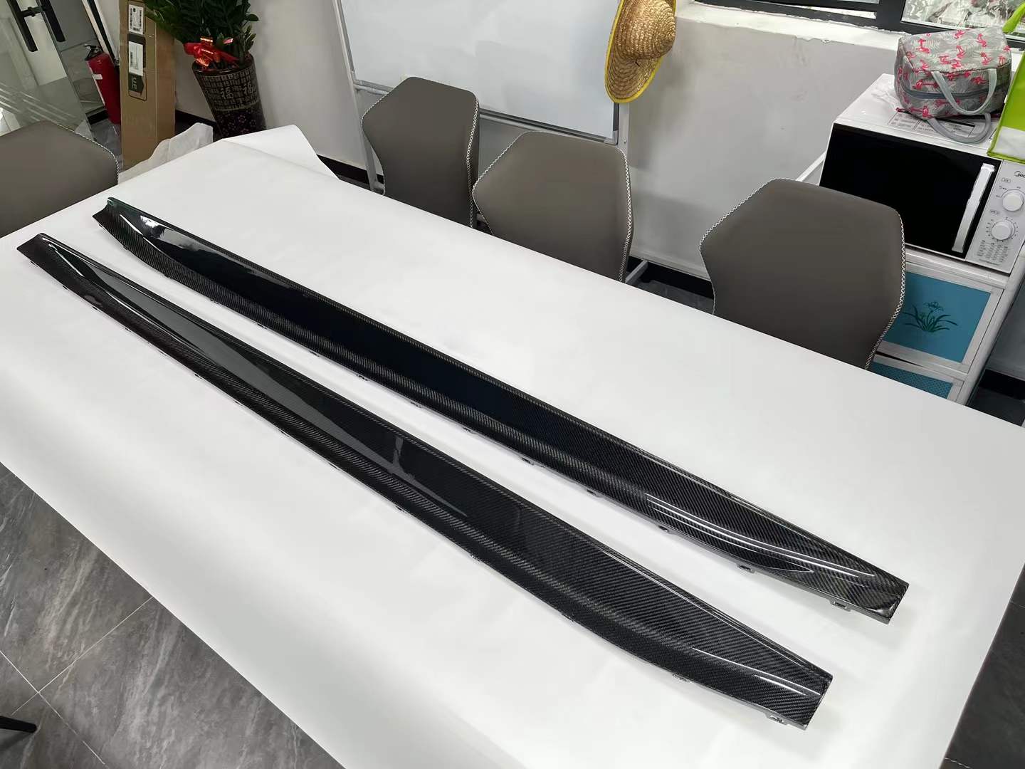 BMW M4 G82/G83 Dry Carbon Side Skirts
